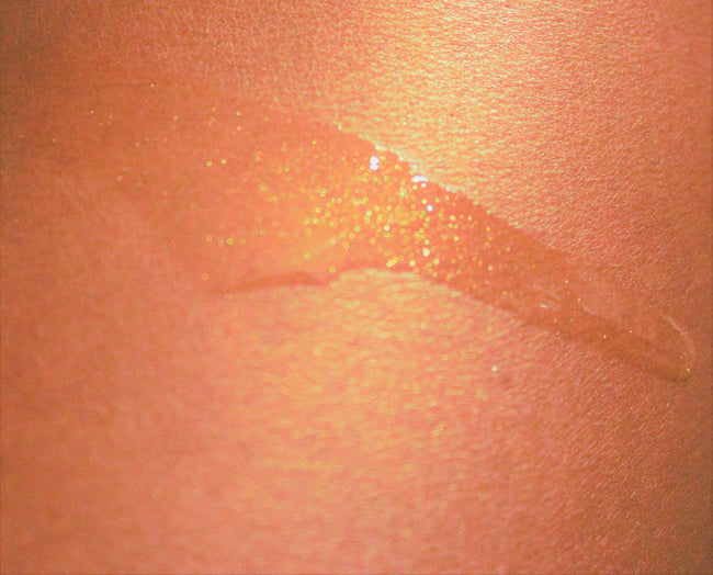KSR Natural Golden Body Oil preview on skin